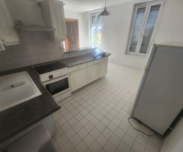 Appartement à Lyon 8 avant rénovation avec sol ancien et murs à rénover