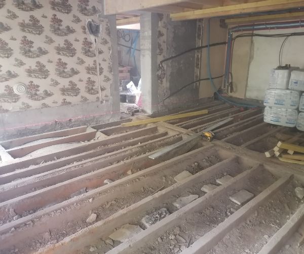 Remise à niveau des solives avant rénovation de plancher à Lyon 9