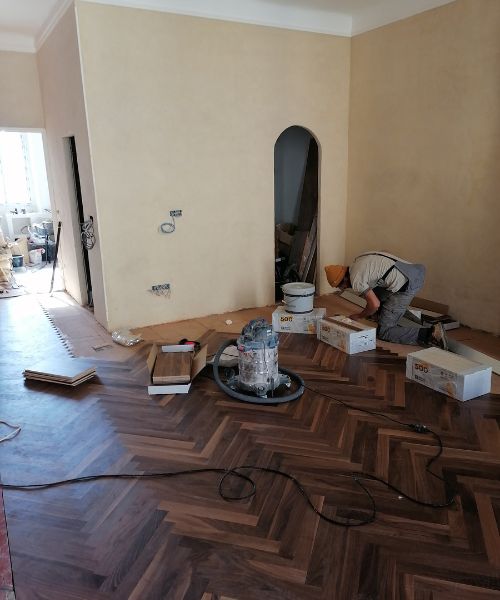 Pose d’un parquet en noyer dans un appartement à Marseille