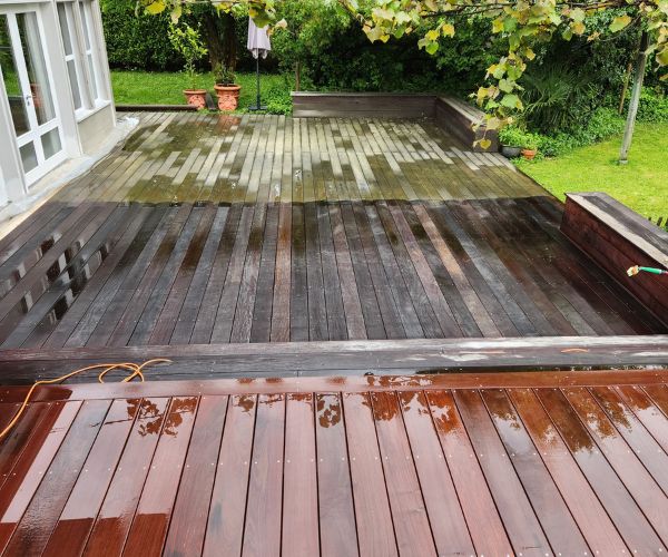 Terrasse en IPE grisée avant nettoyage professionnel