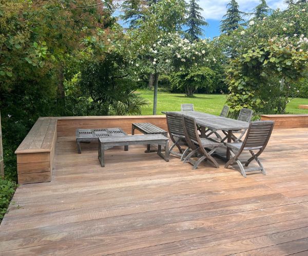 Terrasse en IPE rénovée après nettoyage et ponçage