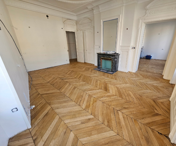 Rénovation d’un appartement haussmannien à Lyon avec parquet en pointe de Hongrie restauré